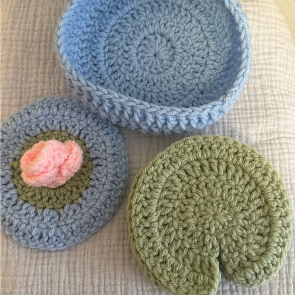 Handmade Blue Pond Crochet Trinket Box with 4 Lilypad Coasters Inside - Picture 5 of 7
